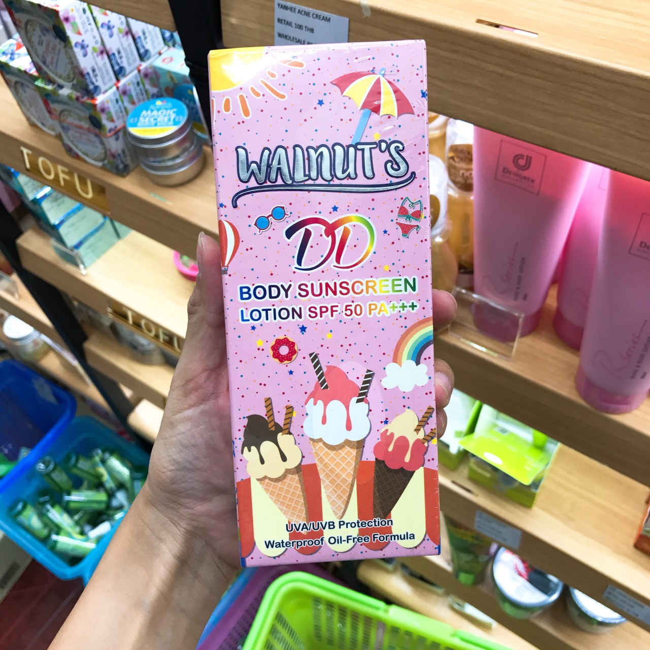 ครีมกันแดด WALNUT'S DD BODY SUNSCREEN SPF50 PA+++ กันแดดวอลนัท ดีดี บอดี้ ซันสกรีน 135 g